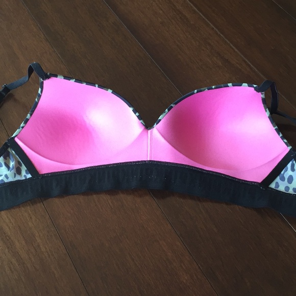 VS Pink bra - 32D - Picture 5 of 5